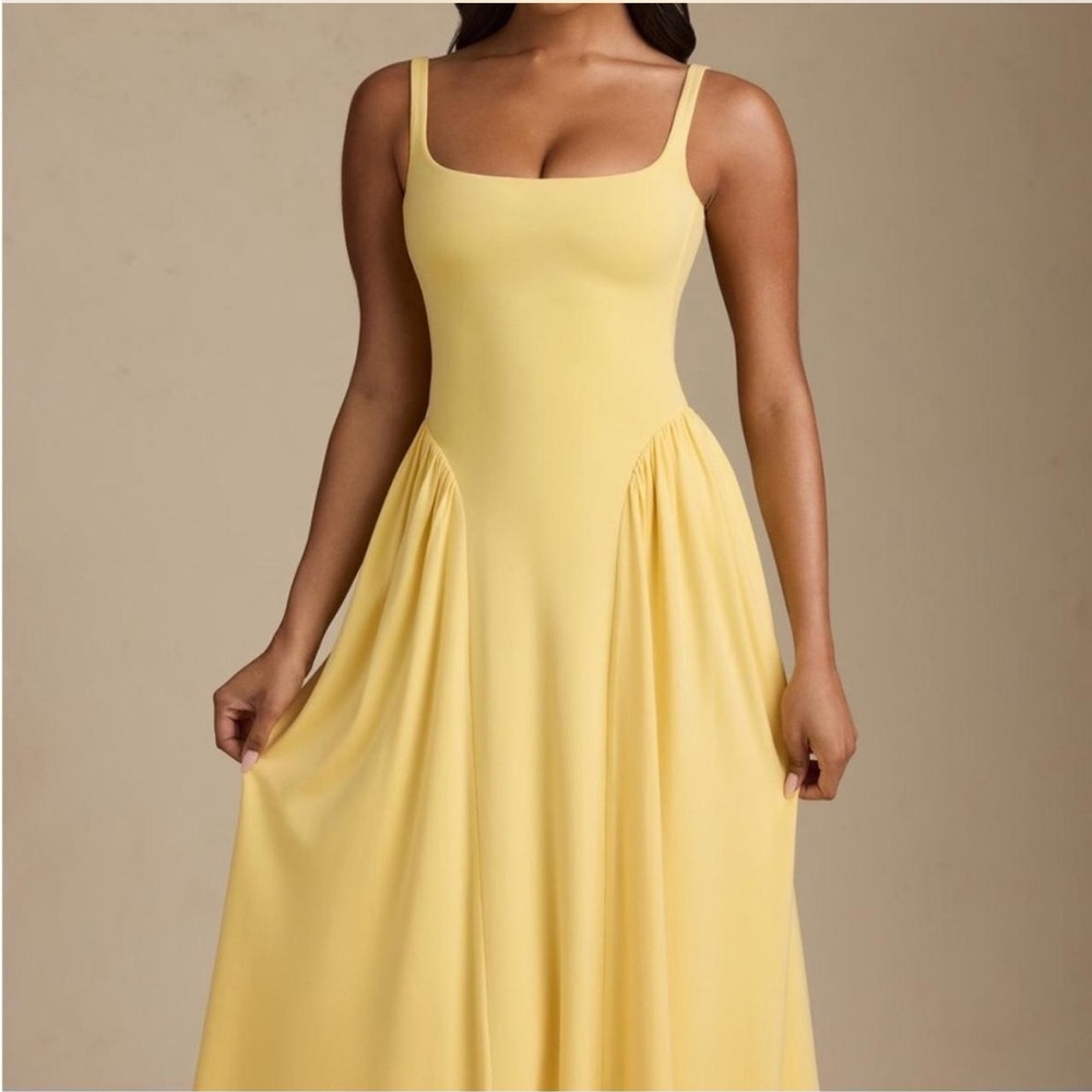 Elegant Yellow Sleeveless Dress